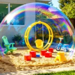 הורים מגוננים מדי עלולים לפגוע בהתפתחות ילדיהם – רופאים מזהירים על ההשפעות השליליות ומציעים דרכים לאזן בין הגנה לחופש.